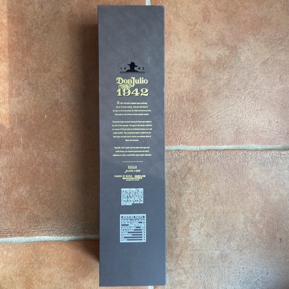 Don Julio 1942 Gift Box & Empty Bottle - Picture 8 of 10